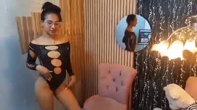 con mi baile sexy podras darte de cuenta lo bella que soy 
