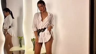 Soy la sexy mujer que cumplirá cada una de tus fantasías .