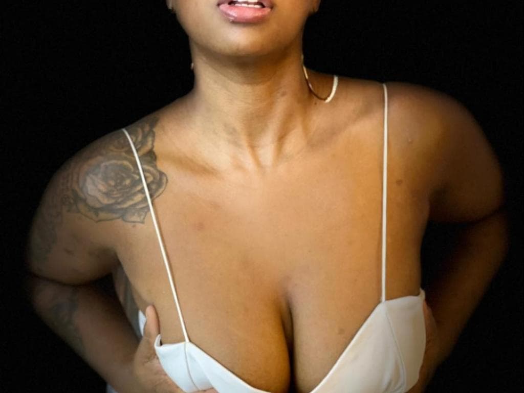 Photo 2 from chica hot
