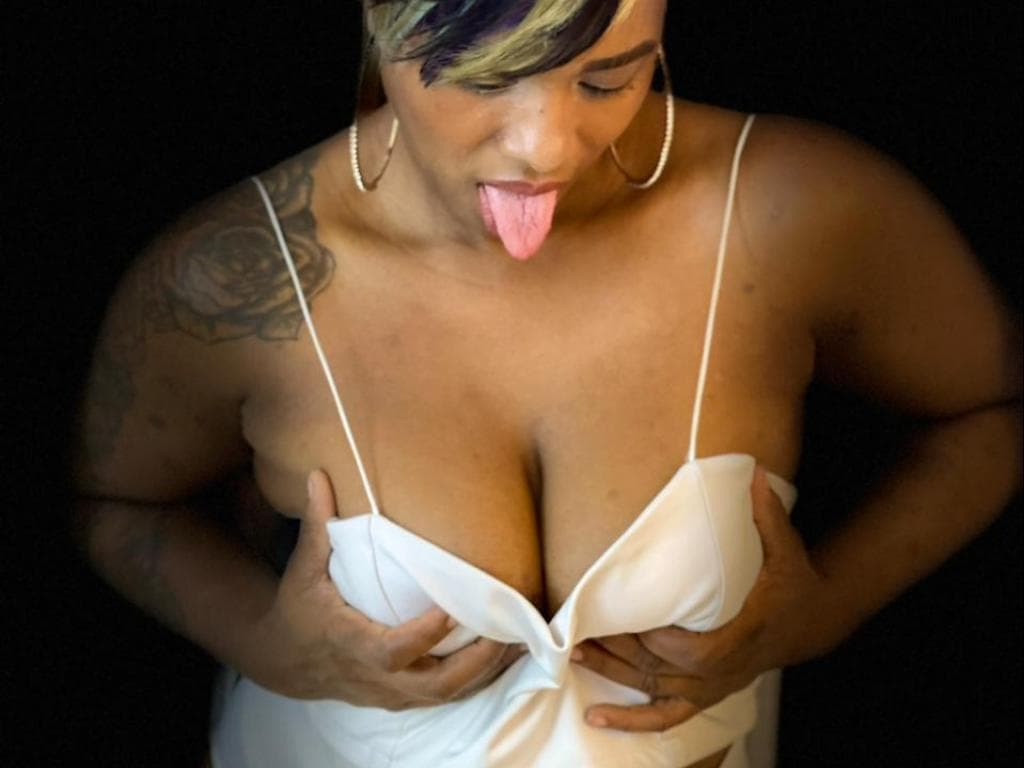 Photo 0 from chica hot