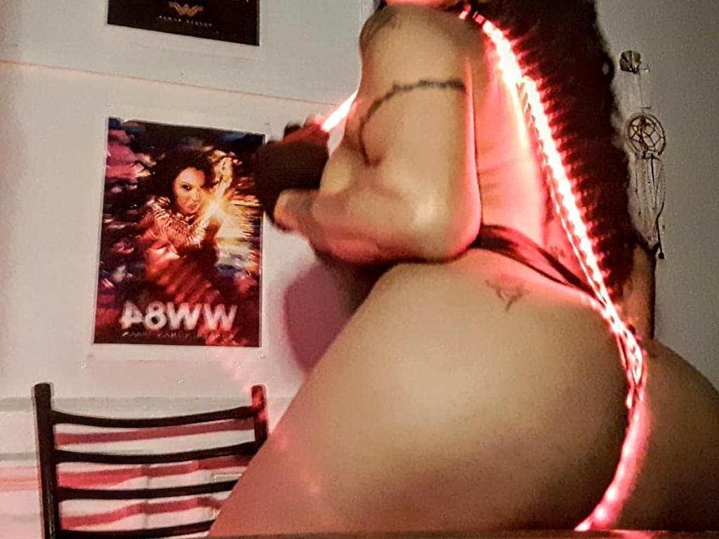 Photo 1 from Una Diablita Suelta En Halloween