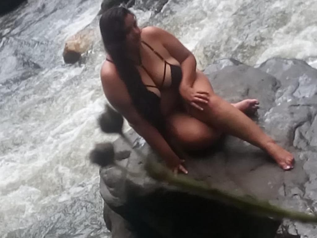 Photo 0 from chica caliente y latina 