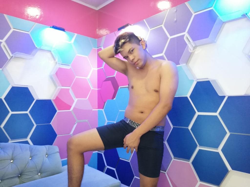 Photo 3 from sexy boddy