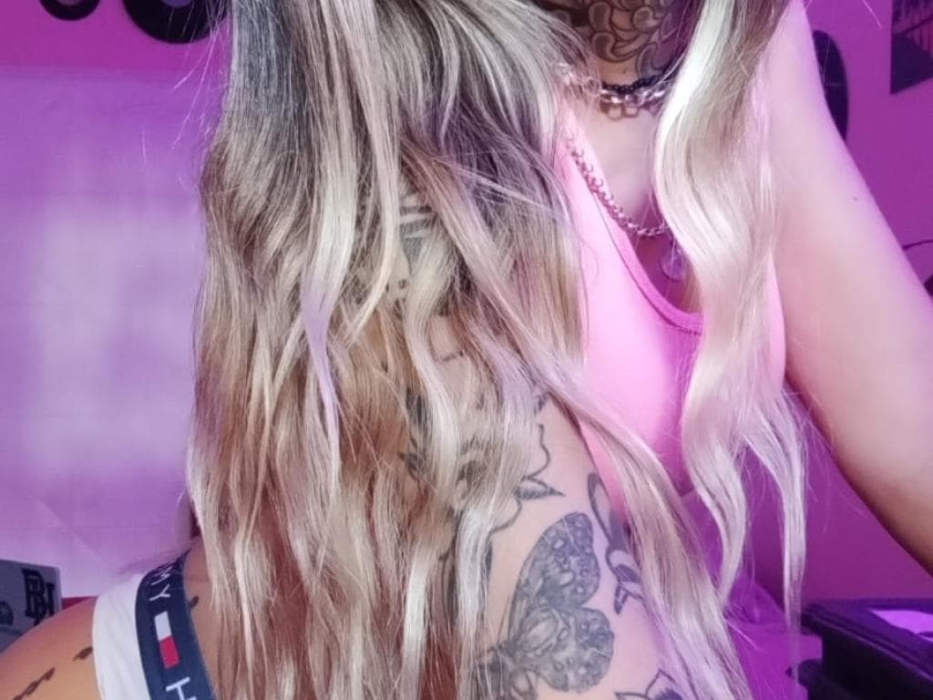 Photo 9 from Raaawr