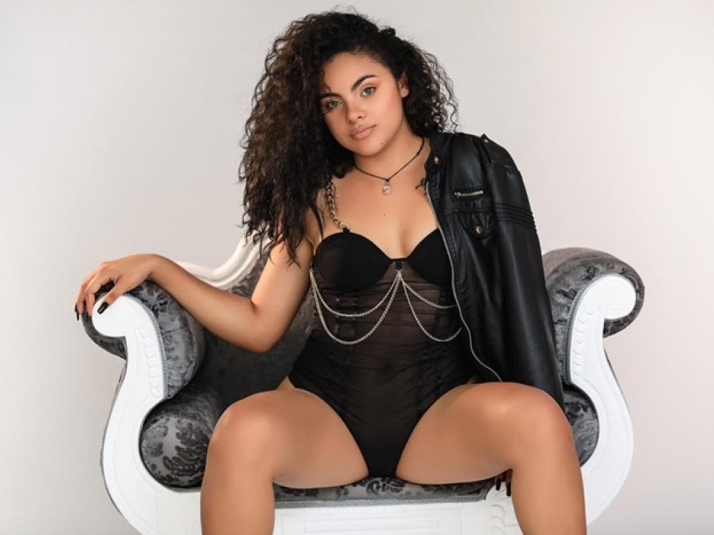 Photo 0 from chica hot