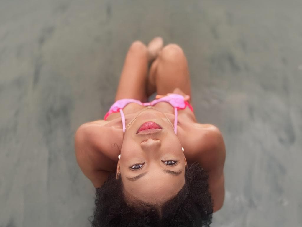 Photo 8 from La playa y tu morena ardiente, la mejor combinación
