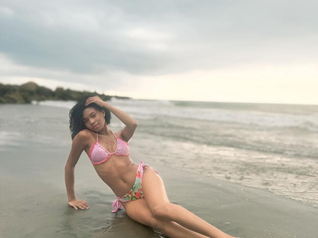 Photo 5 from La playa y tu morena ardiente, la mejor combinación