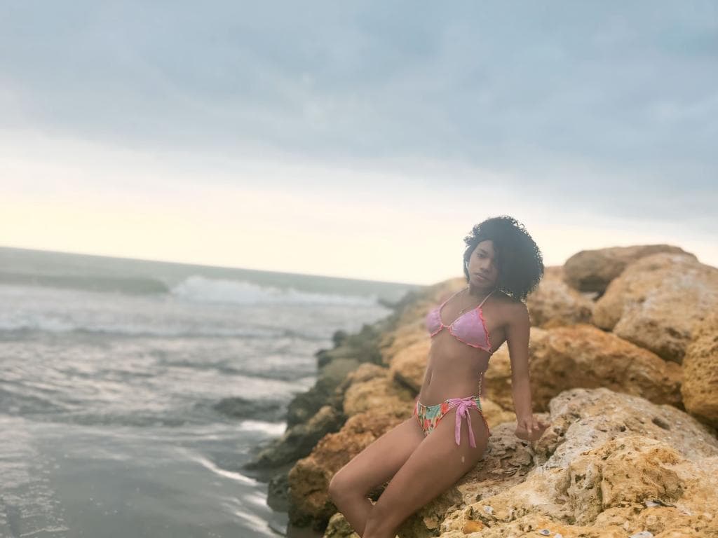Photo 4 from La playa y tu morena ardiente, la mejor combinación