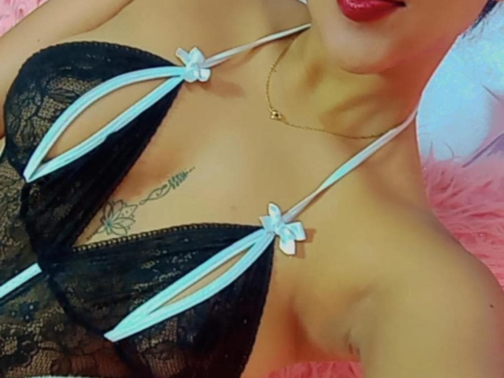 Photo 2 from Hello everyone! I'm Allis, a nice sexy girl. I'm always excited to meet new people and share experiences. I'll wait for you in my room my love.