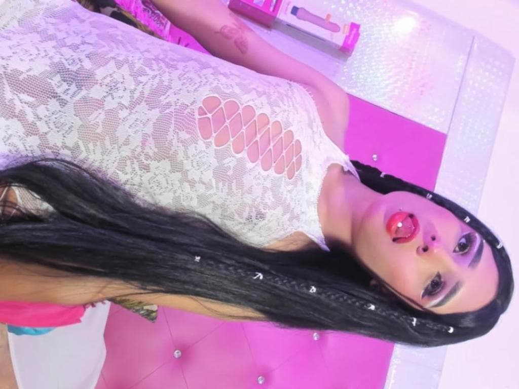 Photo 63 from mmm sexy emily 