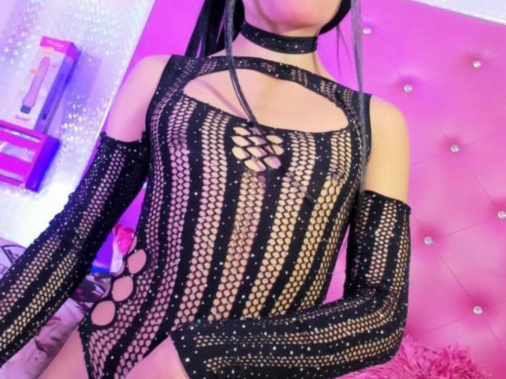 Photo 46 from mmm sexy emily 