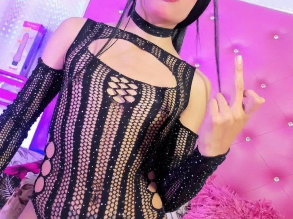 Photo 43 from mmm sexy emily 