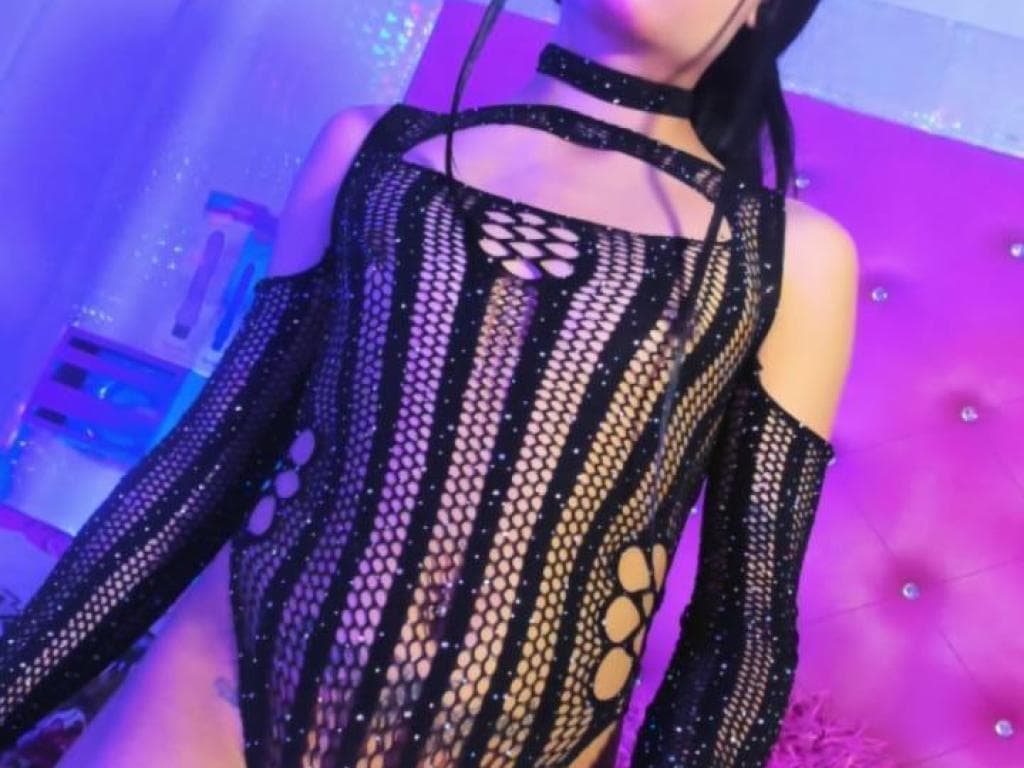Photo 39 from mmm sexy emily 