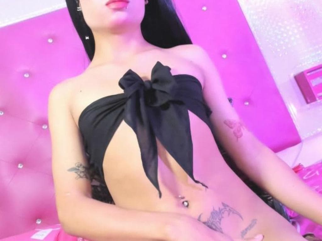 Photo 17 from mmm sexy emily 