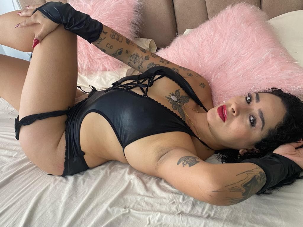Photo 2 from New Woman