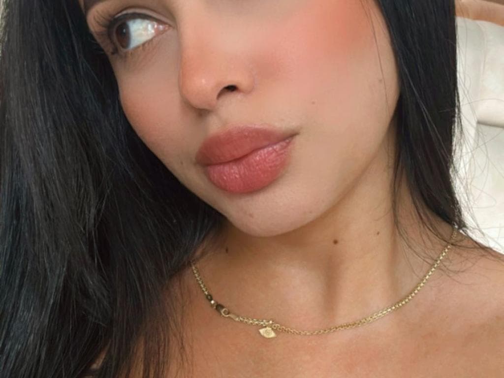 Photo 1 from sexy woman